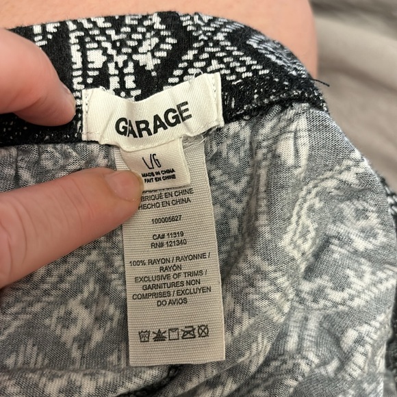 Garage Flowy Drawstring Shorts - Picture 4 of 4